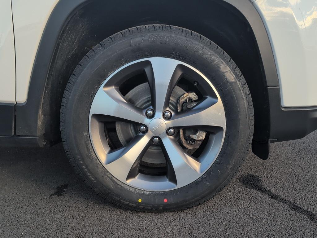 used 2022 Jeep Cherokee car, priced at $37,354