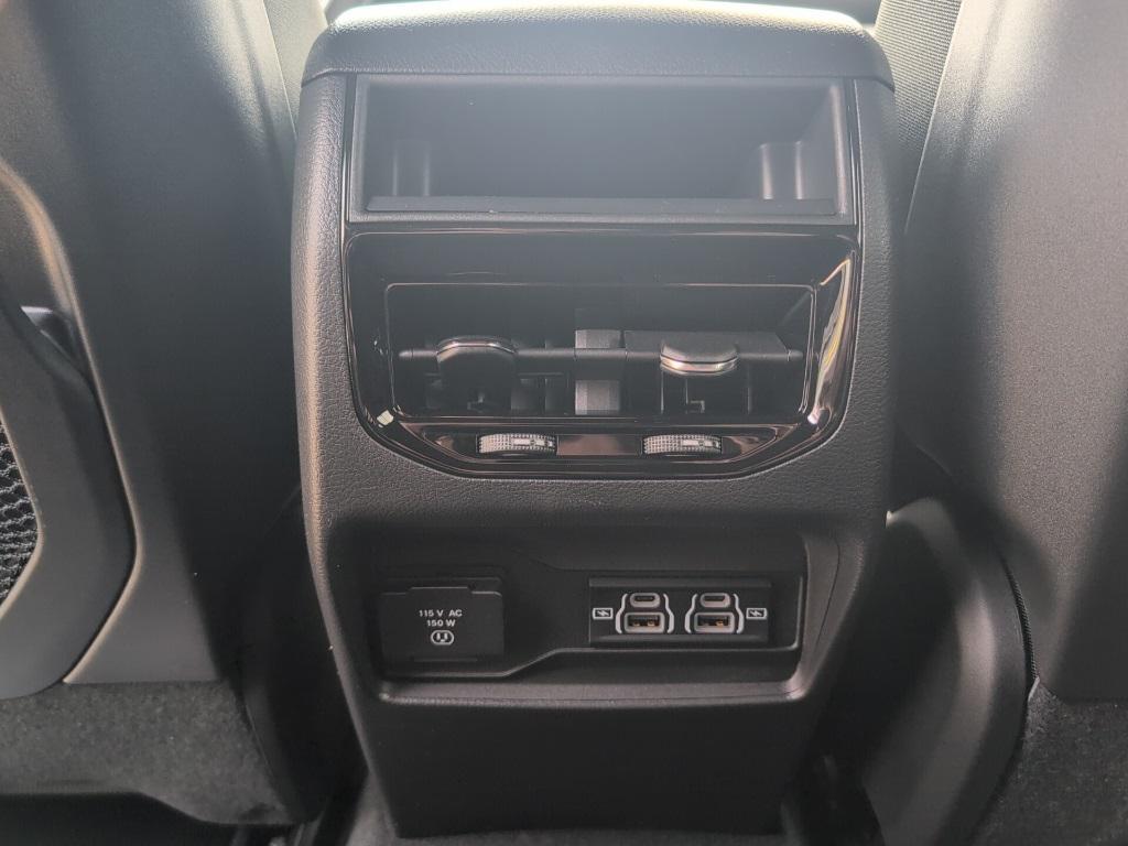 new 2025 Jeep Grand Cherokee car, priced at $45,730