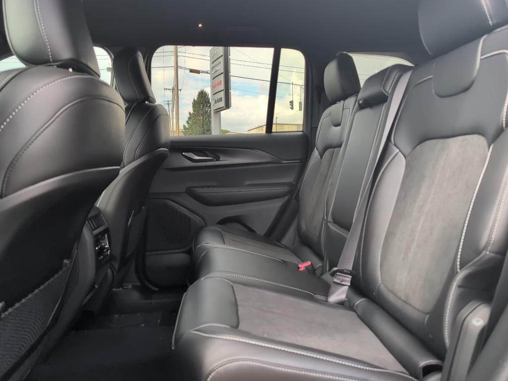 new 2025 Jeep Grand Cherokee car, priced at $45,730
