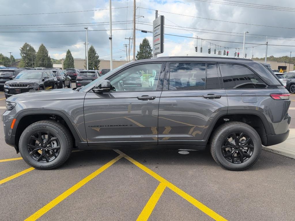 new 2025 Jeep Grand Cherokee car, priced at $45,730
