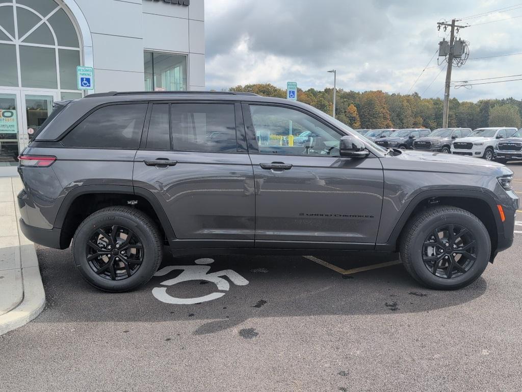 new 2025 Jeep Grand Cherokee car, priced at $45,730
