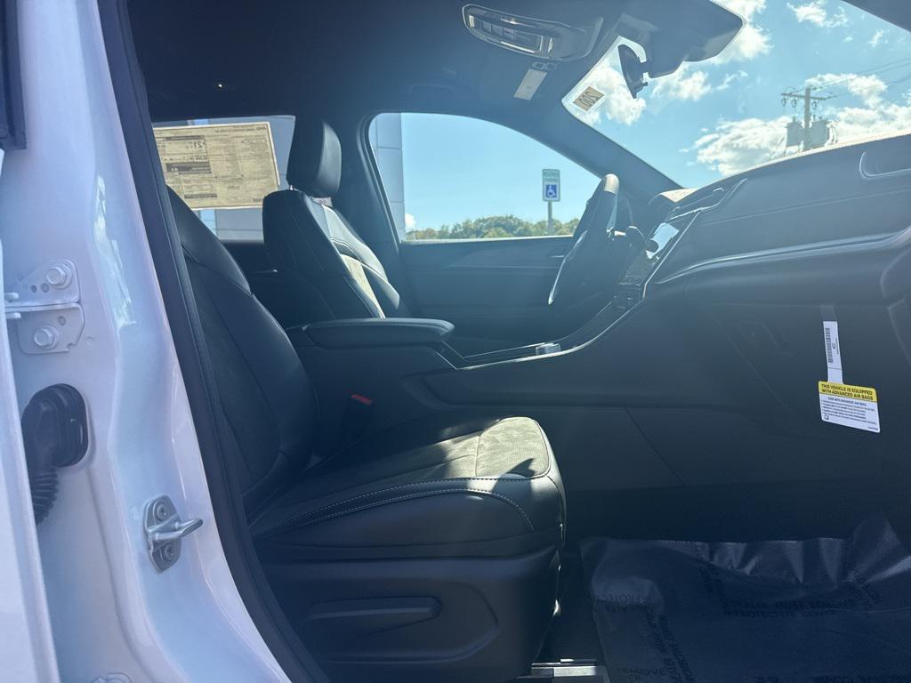 new 2025 Jeep Grand Cherokee L car, priced at $48,130
