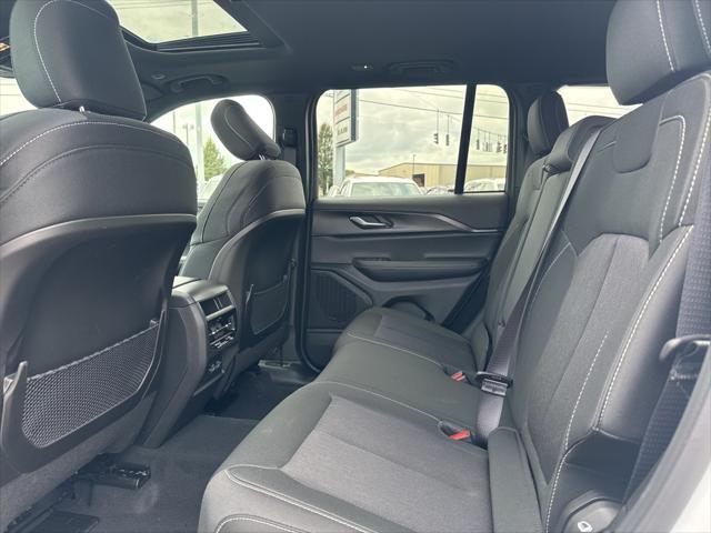 new 2025 Jeep Grand Cherokee car, priced at $43,575