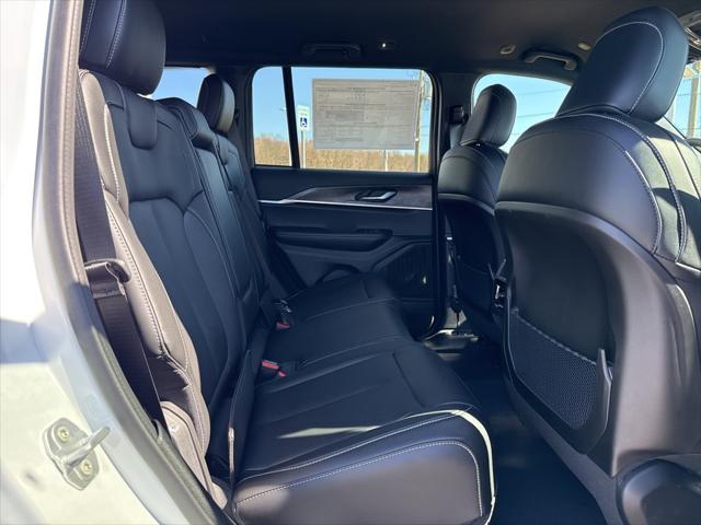 new 2025 Jeep Grand Cherokee car, priced at $46,700
