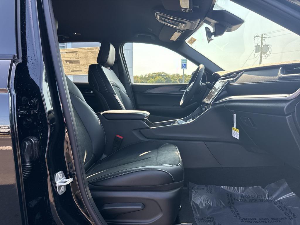 new 2025 Jeep Grand Cherokee car, priced at $45,730
