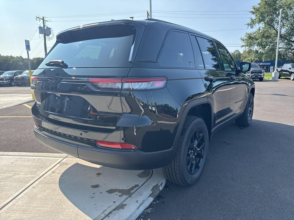 new 2025 Jeep Grand Cherokee car, priced at $45,730