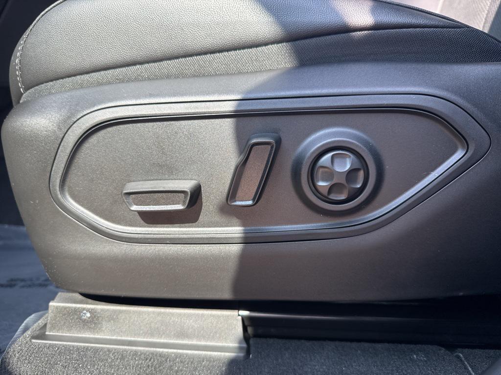 new 2025 Jeep Grand Cherokee car, priced at $45,730