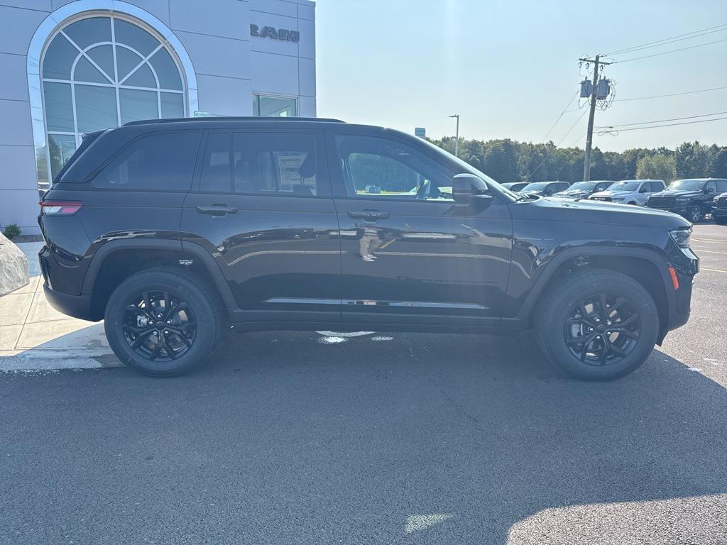 new 2025 Jeep Grand Cherokee car, priced at $45,730
