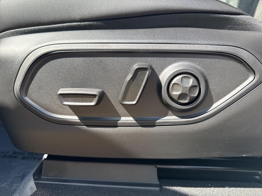 new 2025 Jeep Grand Cherokee car, priced at $45,635