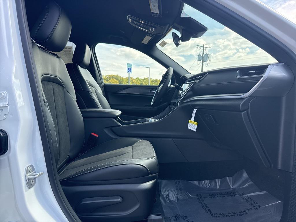 new 2025 Jeep Grand Cherokee car, priced at $45,635