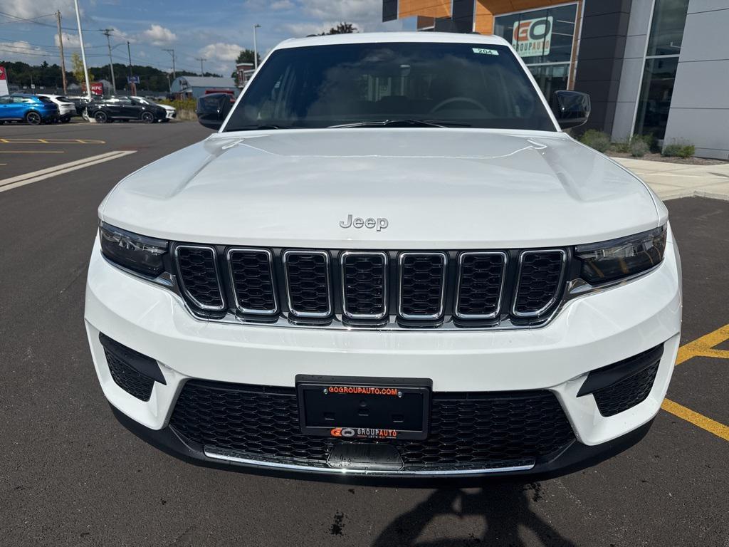 new 2025 Jeep Grand Cherokee car, priced at $43,575