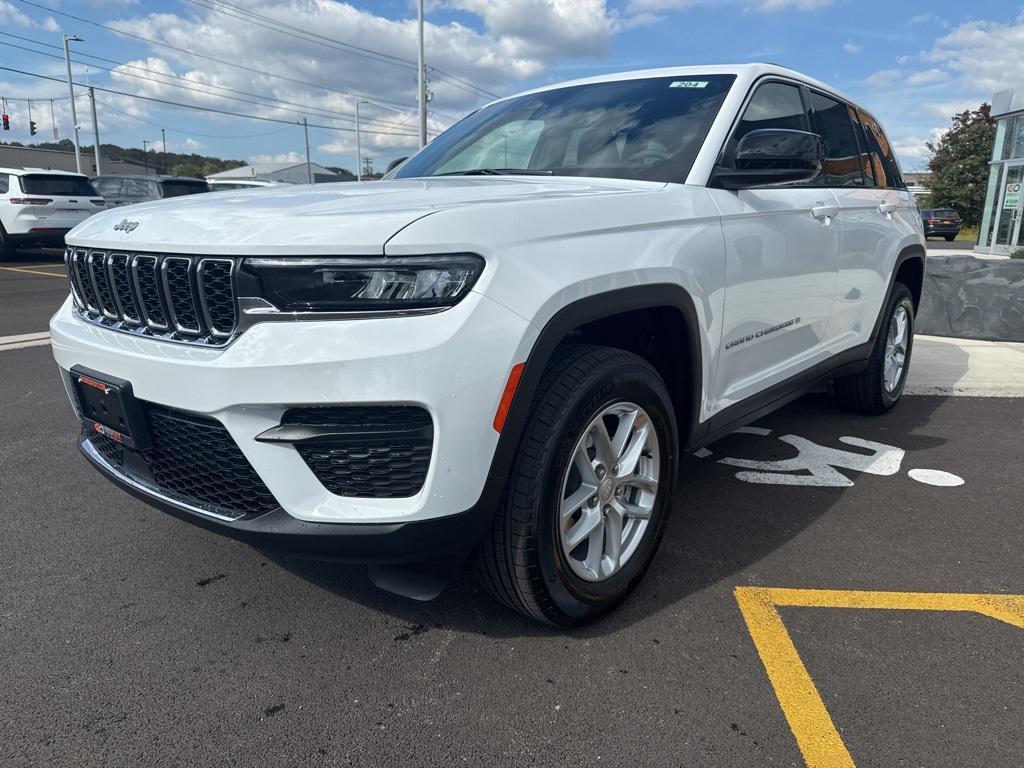 new 2025 Jeep Grand Cherokee car, priced at $43,575