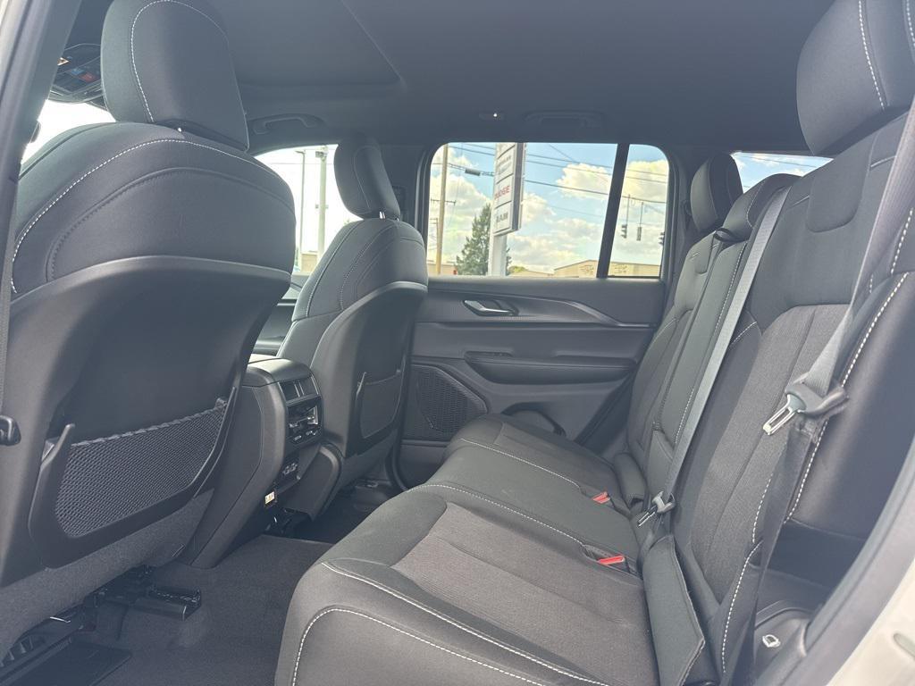 new 2025 Jeep Grand Cherokee car, priced at $43,575
