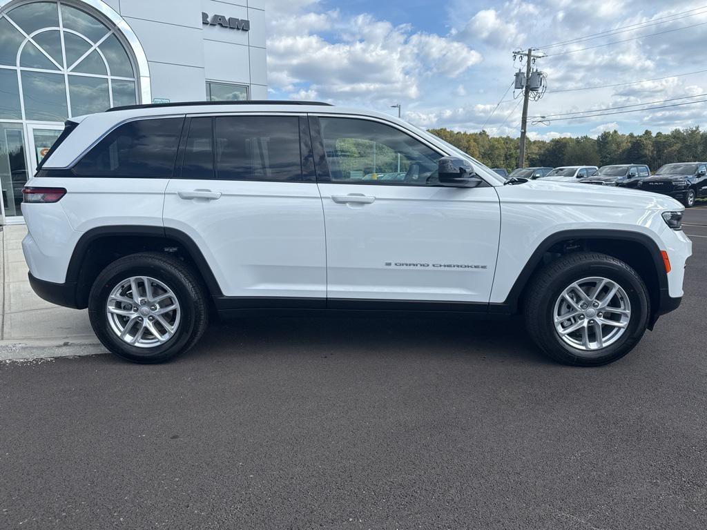 new 2025 Jeep Grand Cherokee car, priced at $43,575