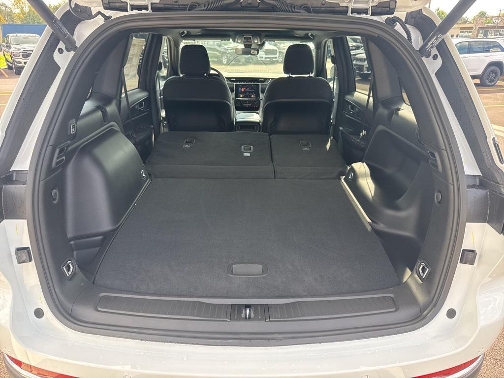new 2025 Jeep Grand Cherokee car, priced at $43,575