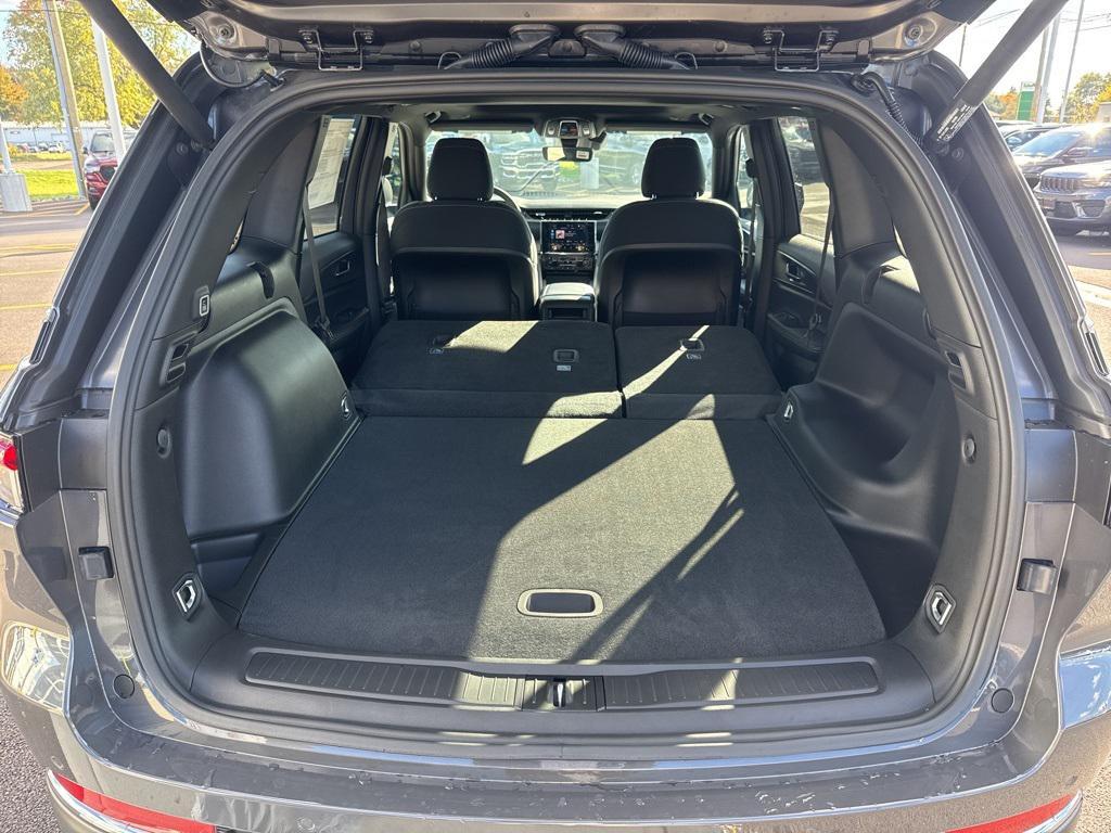 new 2025 Jeep Grand Cherokee car, priced at $44,170