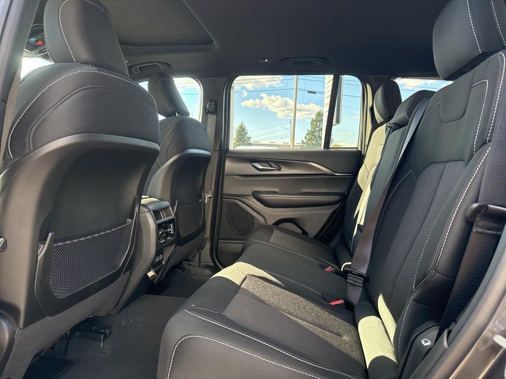 new 2025 Jeep Grand Cherokee car, priced at $44,170