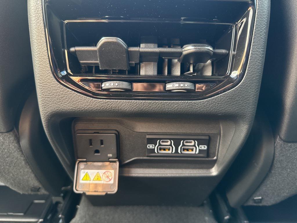new 2025 Jeep Grand Cherokee car, priced at $44,170
