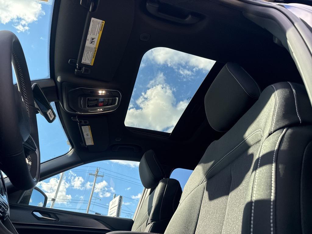 new 2025 Jeep Grand Cherokee car, priced at $44,170