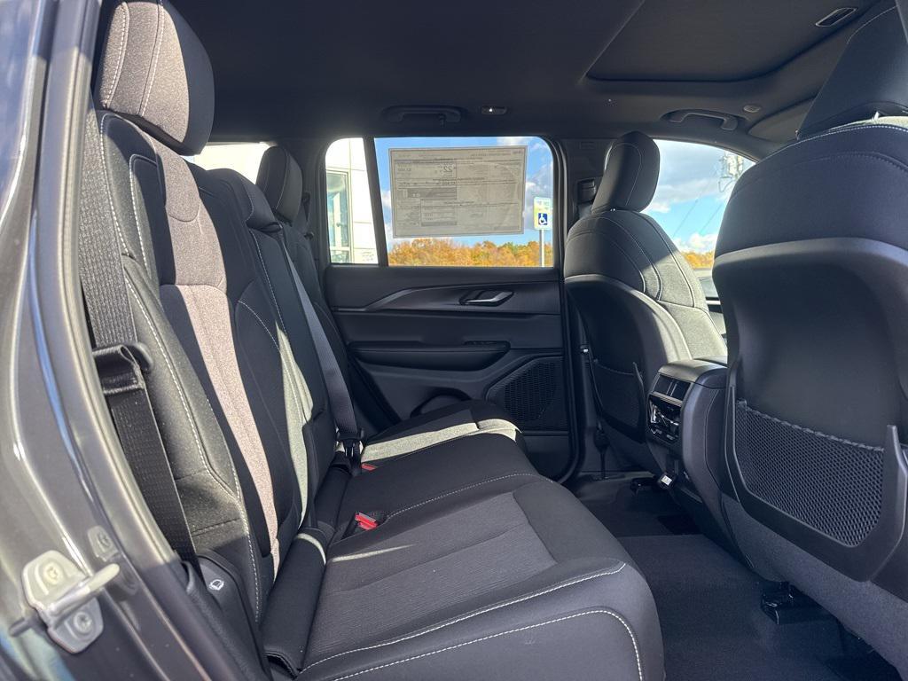 new 2025 Jeep Grand Cherokee car, priced at $44,170