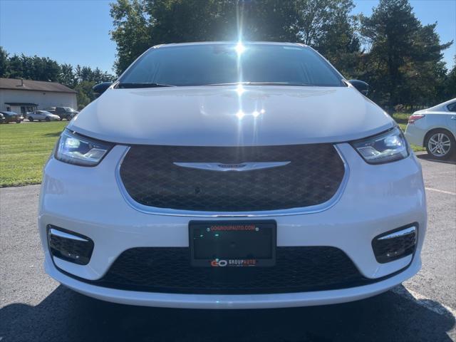 new 2024 Chrysler Pacifica car, priced at $46,645