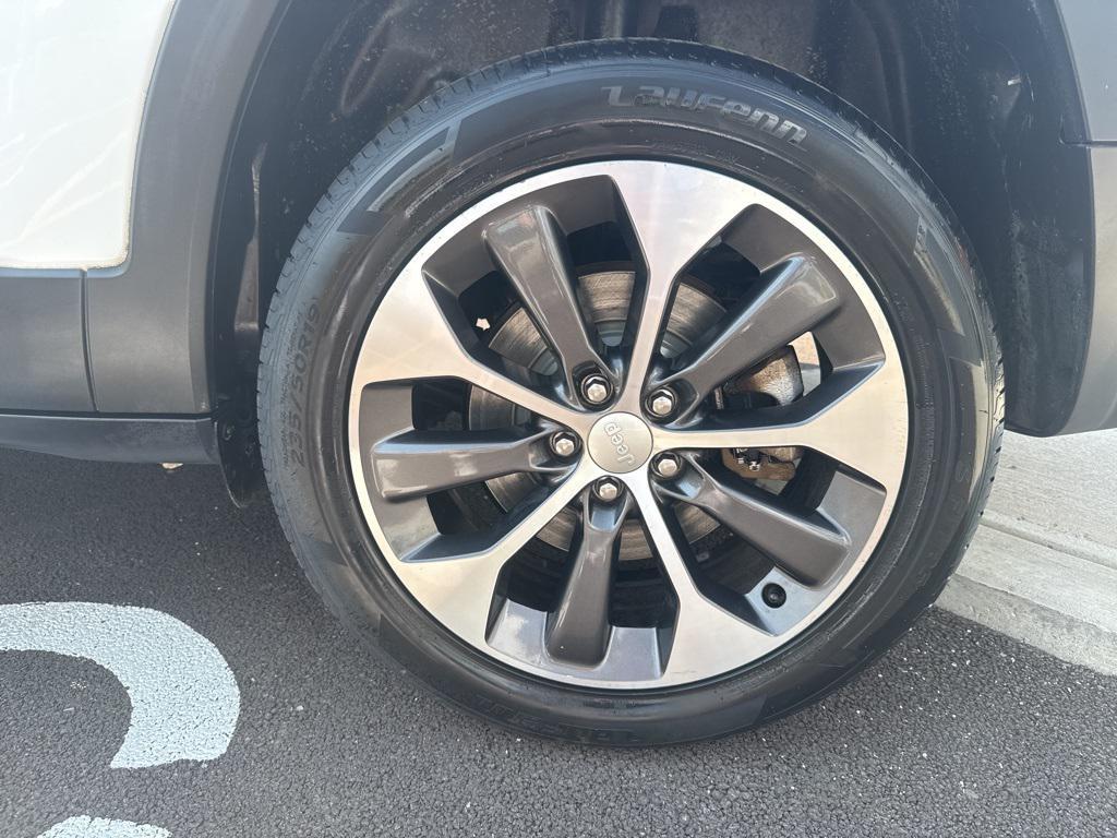 used 2022 Jeep Cherokee car, priced at $27,700