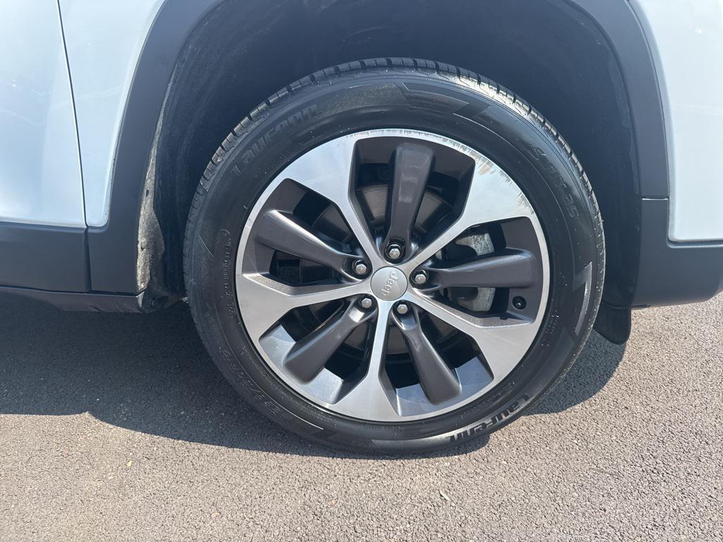 used 2022 Jeep Cherokee car, priced at $27,700