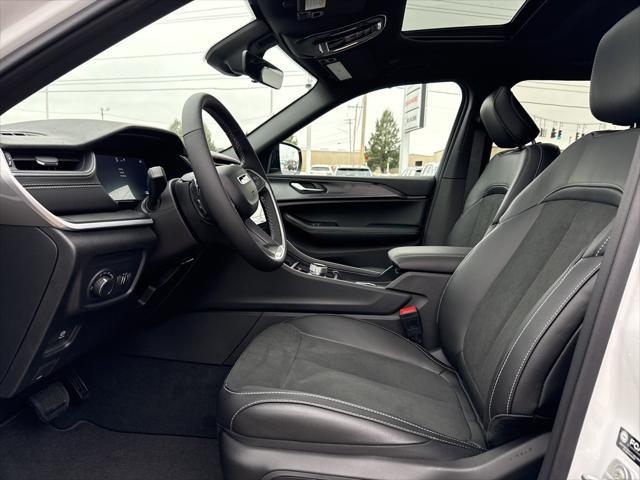 new 2025 Jeep Grand Cherokee car, priced at $45,935