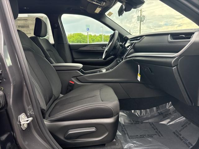 new 2025 Jeep Grand Cherokee car, priced at $44,170