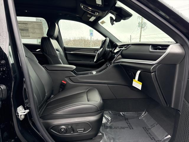 new 2025 Jeep Grand Cherokee car, priced at $49,810