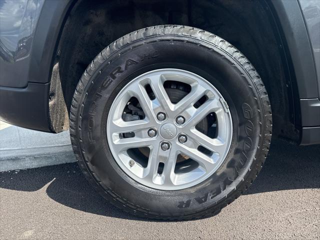 used 2022 Jeep Grand Cherokee car, priced at $31,900
