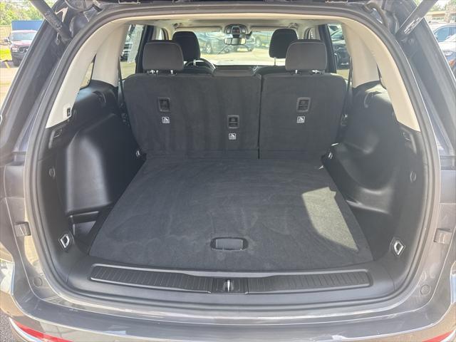 used 2022 Jeep Grand Cherokee car, priced at $31,900