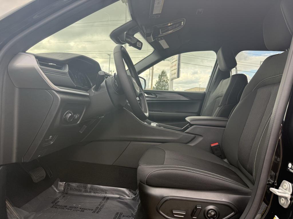new 2025 Jeep Grand Cherokee car, priced at $44,665