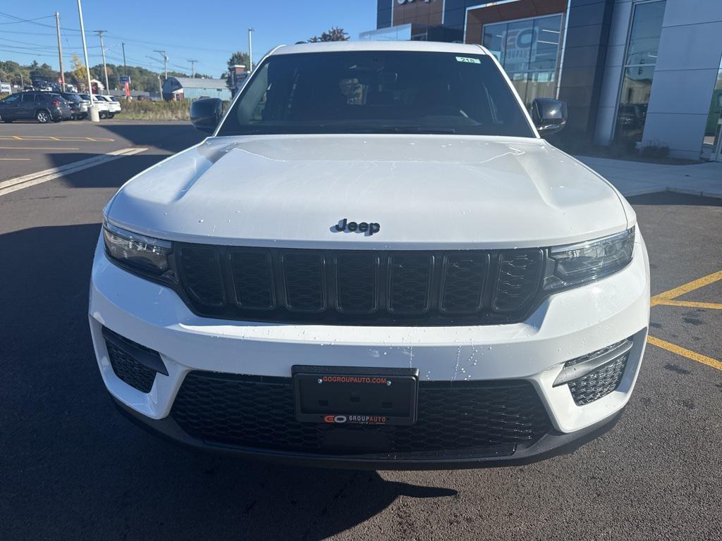 new 2025 Jeep Grand Cherokee car, priced at $45,135