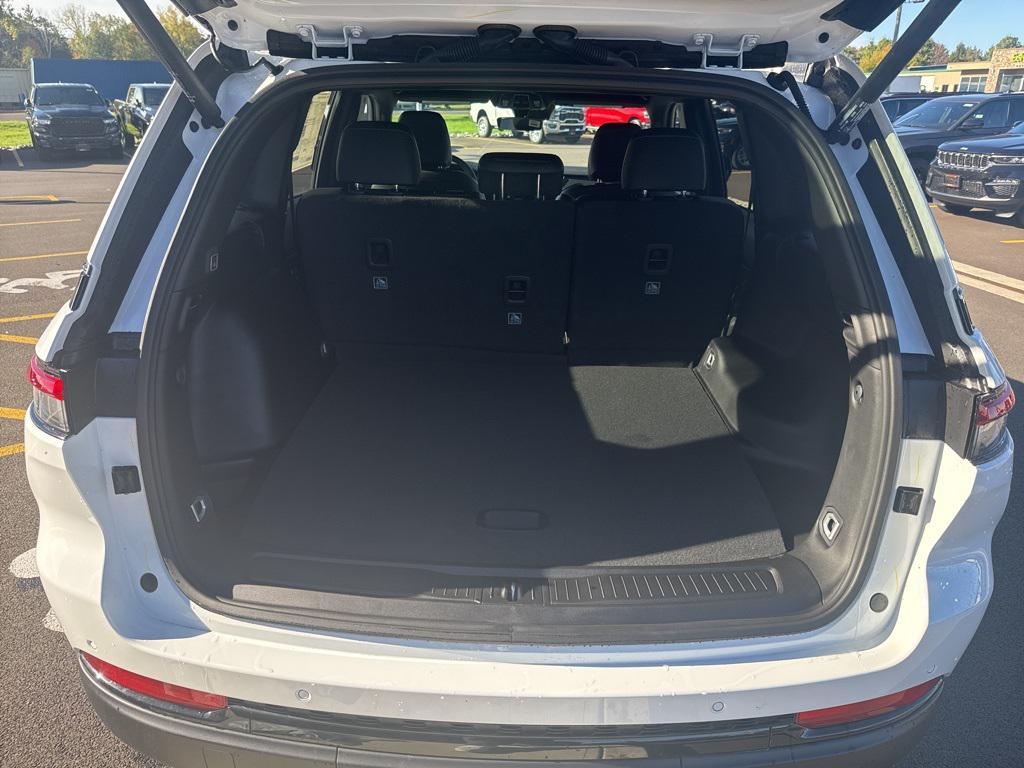new 2025 Jeep Grand Cherokee car, priced at $45,135