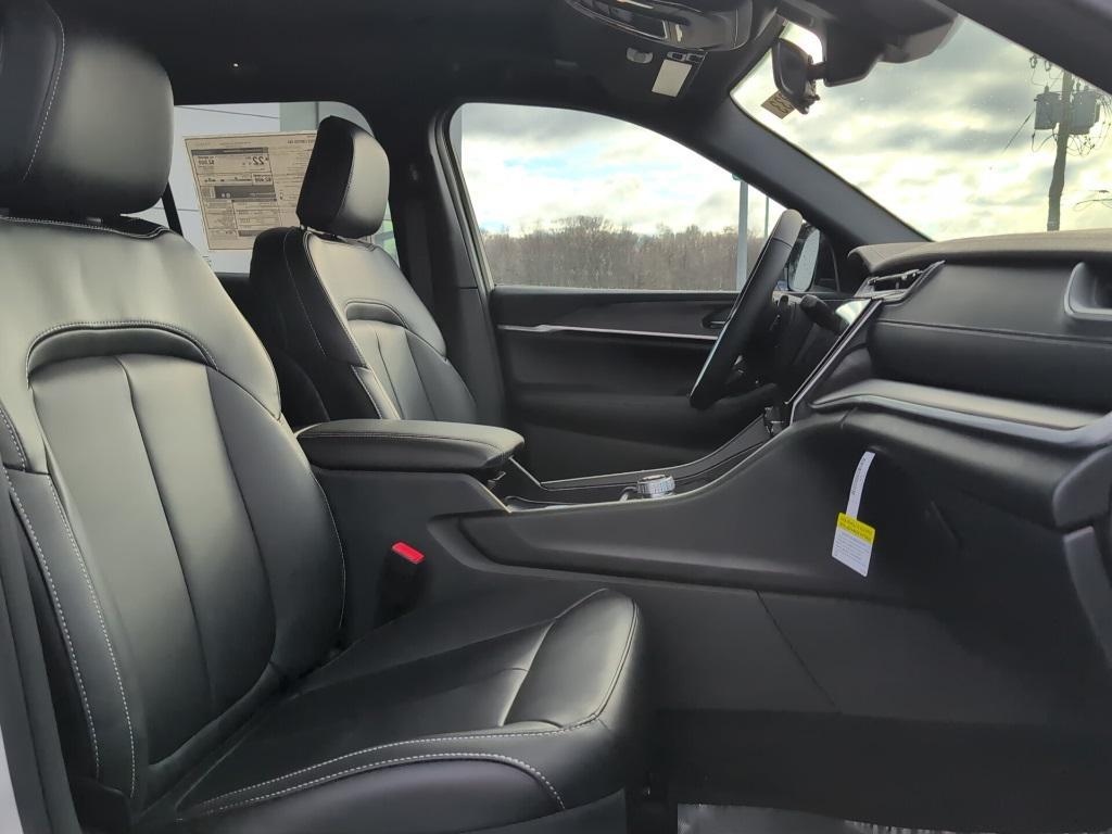 new 2025 Jeep Grand Cherokee car, priced at $49,415