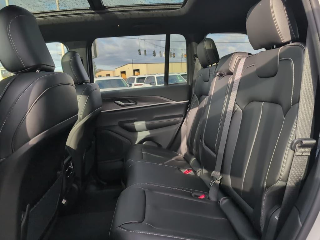 new 2025 Jeep Grand Cherokee car, priced at $49,415