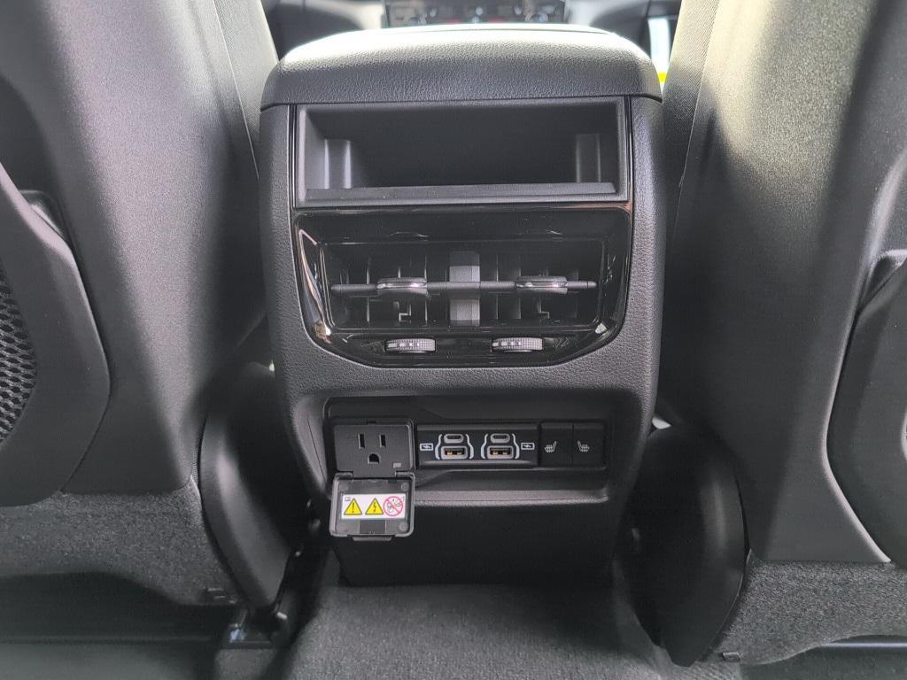 new 2025 Jeep Grand Cherokee car, priced at $49,415