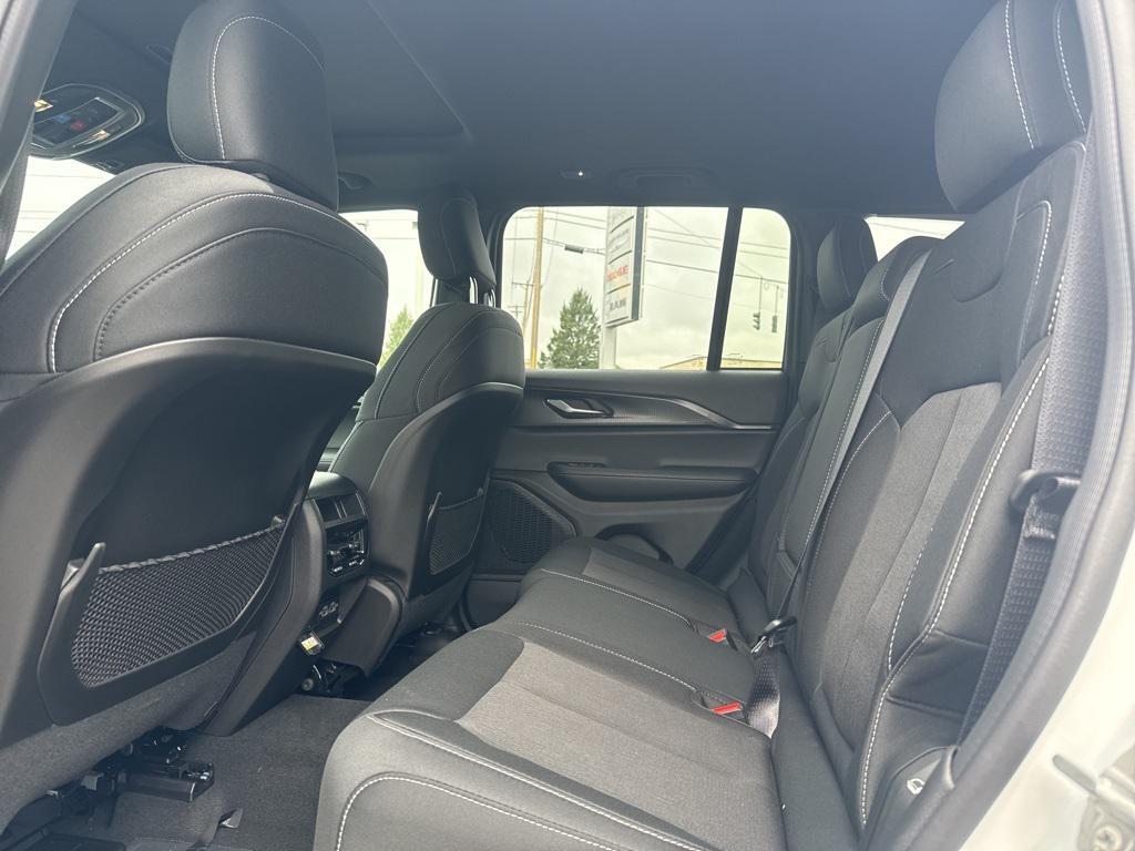new 2025 Jeep Grand Cherokee car, priced at $43,075