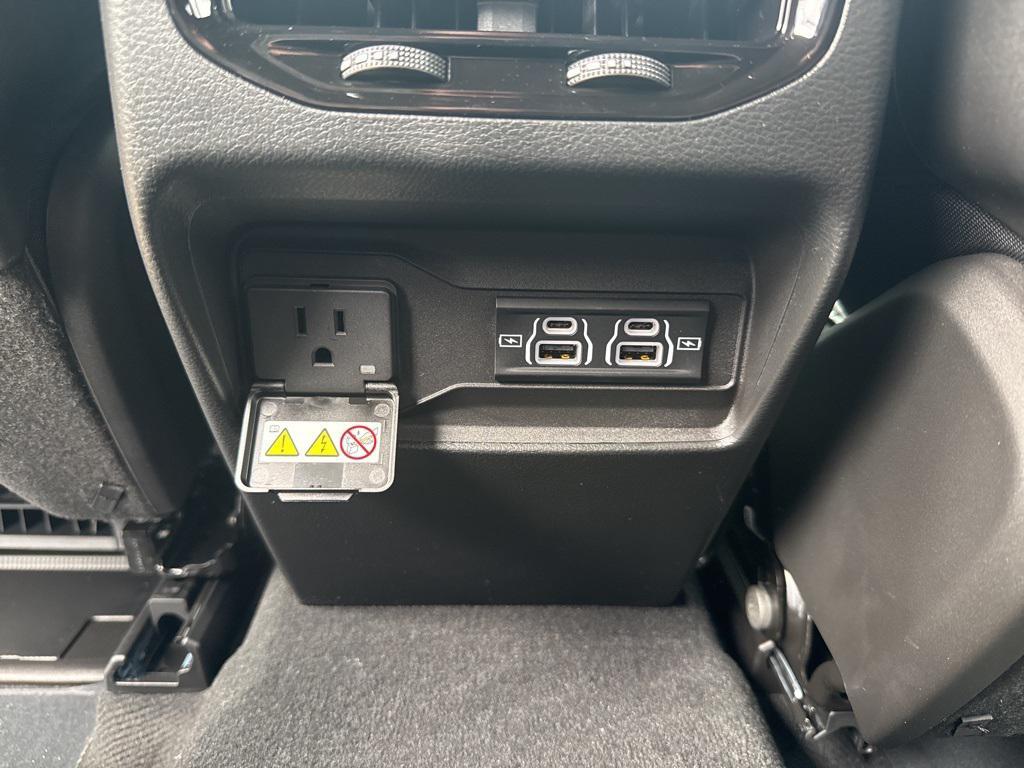 new 2025 Jeep Grand Cherokee car, priced at $43,075