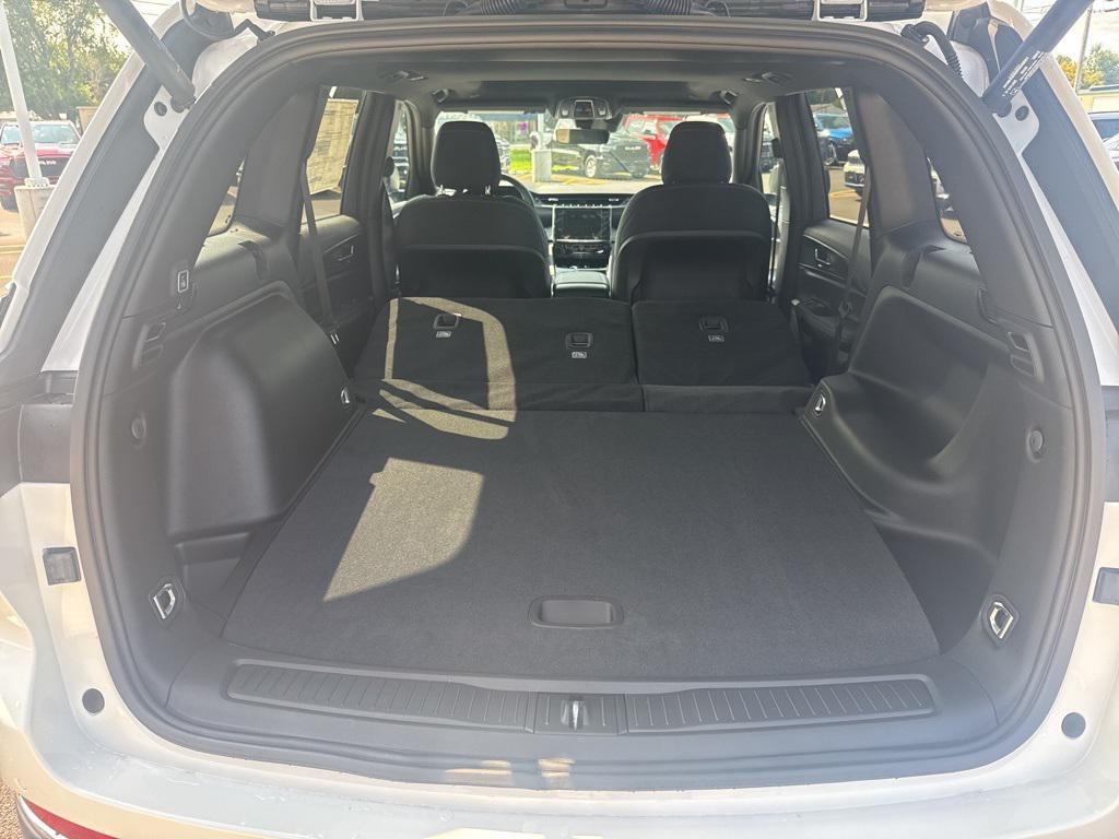 new 2025 Jeep Grand Cherokee car, priced at $45,075