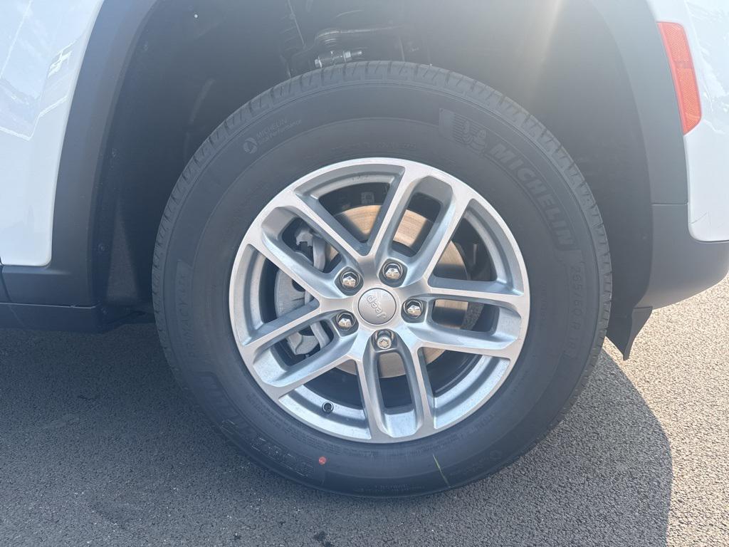 new 2025 Jeep Grand Cherokee car, priced at $45,075