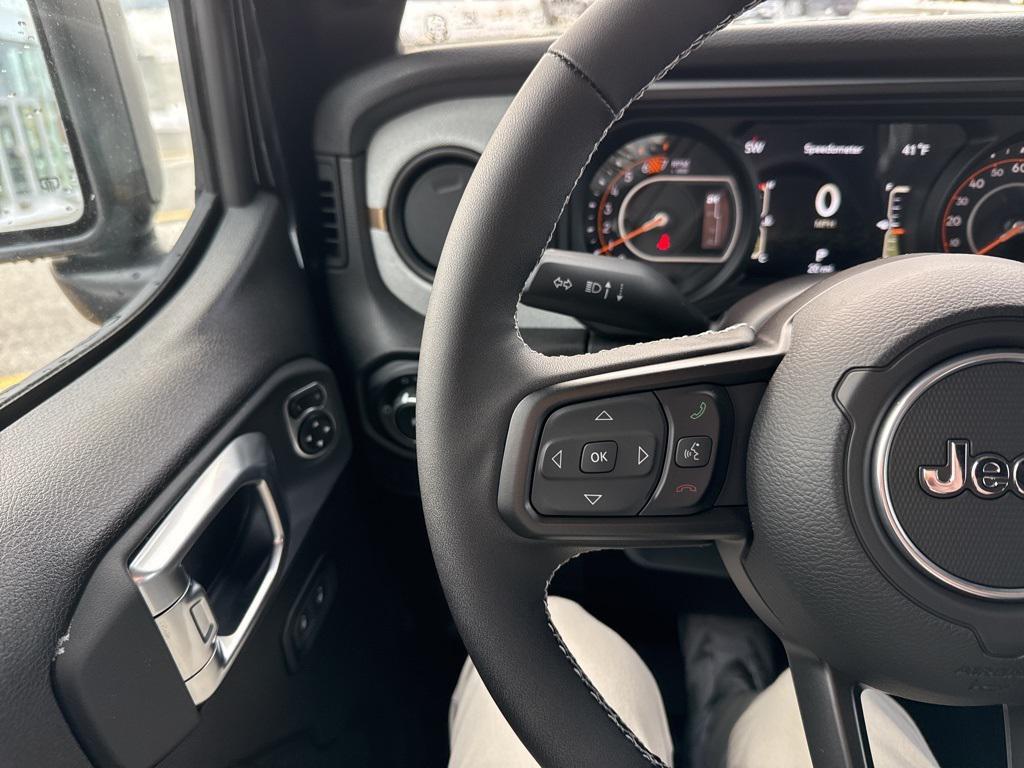 new 2025 Jeep Wrangler car, priced at $48,911
