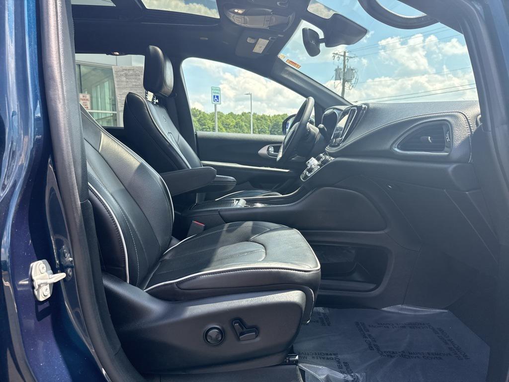 used 2023 Chrysler Pacifica car, priced at $39,200