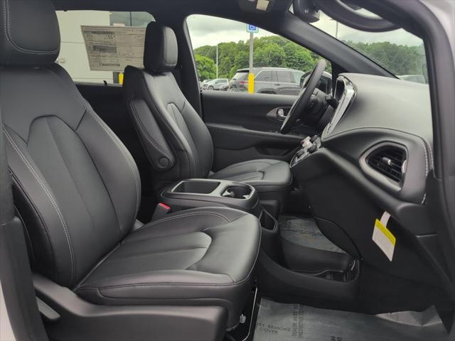 new 2025 Chrysler Pacifica car, priced at $44,445