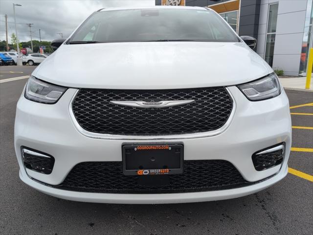 new 2025 Chrysler Pacifica car, priced at $44,445