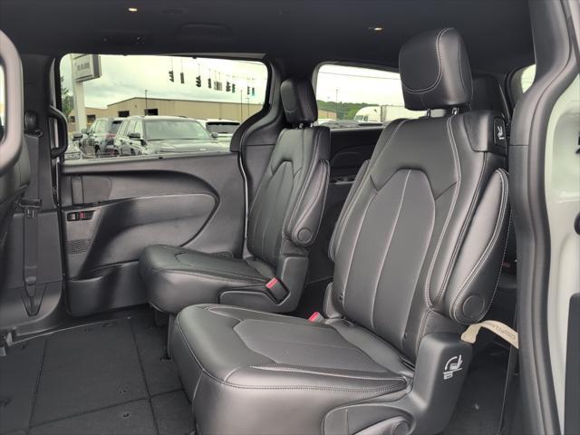 new 2025 Chrysler Pacifica car, priced at $44,445