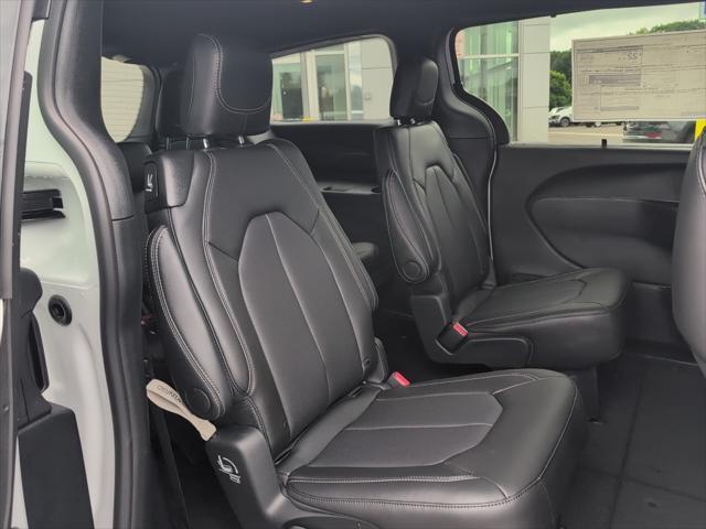 new 2025 Chrysler Pacifica car, priced at $44,445