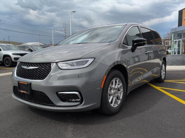 new 2025 Chrysler Pacifica car, priced at $44,640