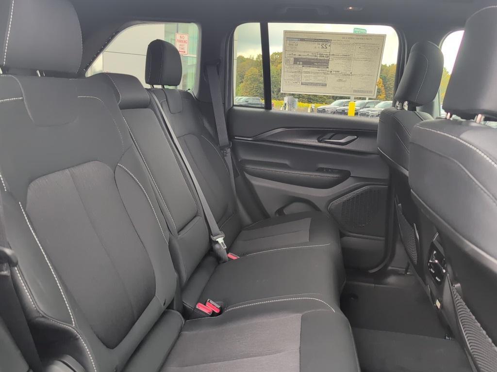 new 2025 Jeep Grand Cherokee car, priced at $43,670